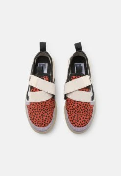 Vans Strker Ultimatewaffle Unisex - Trainers - Pop Cream/Black -Shoe Zone Store 0682b8702881461f814a5c3ac29f46dd