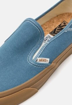 Vans Slip On Vr3 Unisex - Trainers - Salt Wash/Captains Blue 11 Vans Slip On Vr3 Unisex - Trainers - Salt Wash/Captains Blue -Shoe Zone Store 0add40b8fb834dfdb7bdb57222fa1253