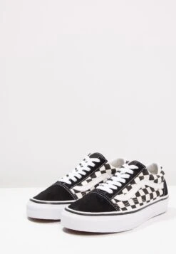 Vans Ua Old Skool - Trainers - Black/White -Shoe Zone Store 0ee0ec43fdde4cdea7a4705e545f219b