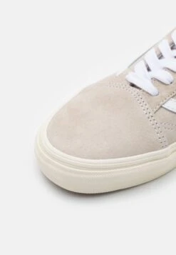 Vans Ua Old Skool - Trainers - Oatmeal/Snow White -Shoe Zone Store 136e753319454cc8a28f4f38e1fd1896