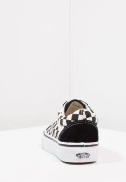 Vans Ua Old Skool - Trainers - Black/White -Shoe Zone Store 17b6d3268097424c932931ecc99ac497