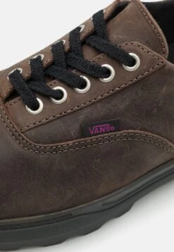 Vans ColfaxXknost Curren Unisex - Trainers - Olive/Black -Shoe Zone Store 1d2b4a9aed7a43319350106508f3ef88