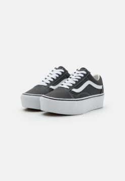 Vans Old Skool Stackform - Trainers - Black/True White -Shoe Zone Store 29d9b434a23443e1b8f7b6c1ec79810c