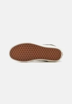 Vans Sk8-Hi Vr3 Unisex - High-Top Trainers - Grape Leaf -Shoe Zone Store 33da92ea390746d4bae67d9cc0d8a41f