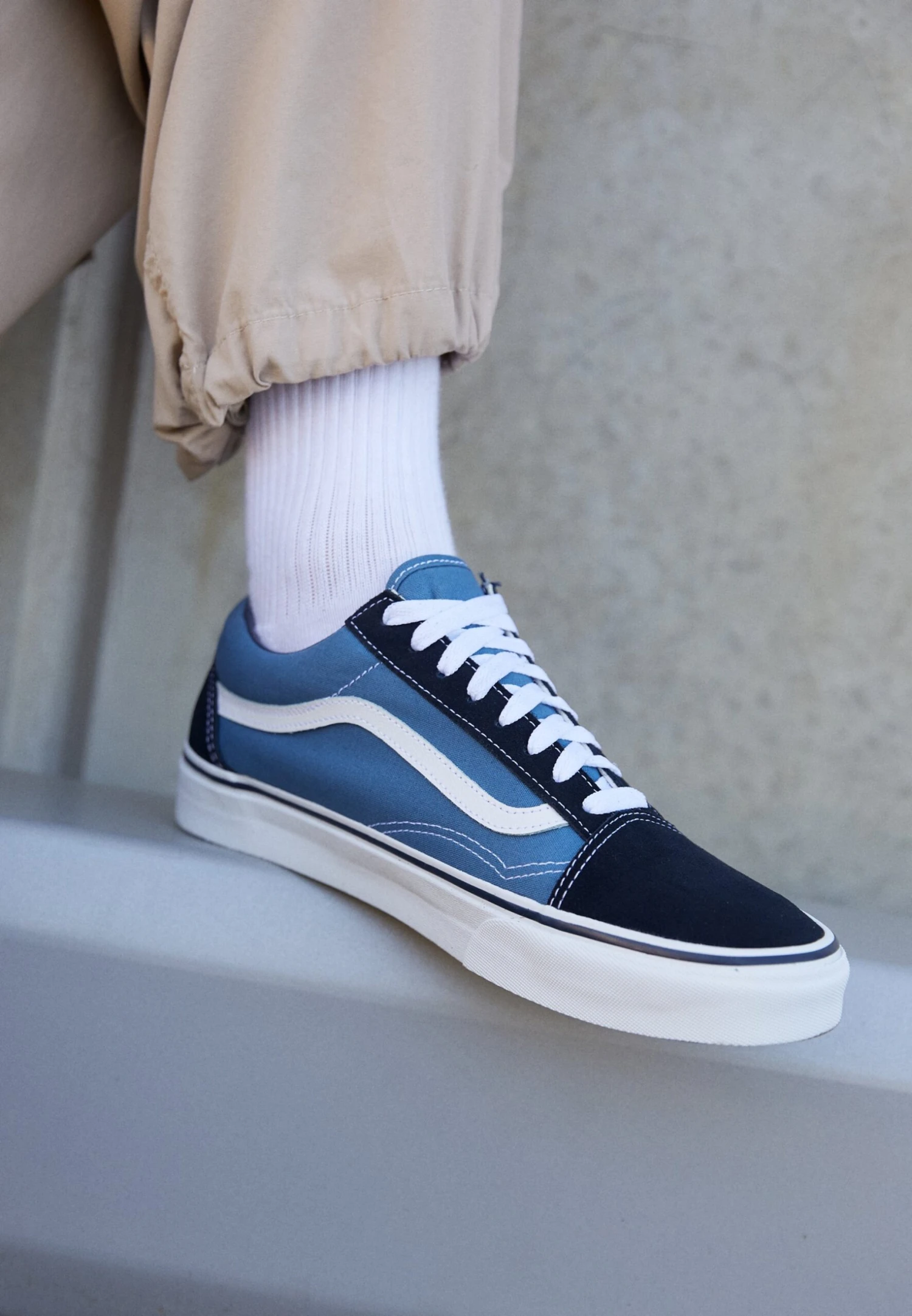 Vans Ua Old Skool Unisex - Trainers - Navy 2 Vans Ua Old Skool Unisex - Trainers - Navy - Image 2