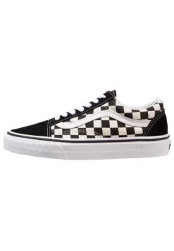 Vans Ua Old Skool - Trainers - Black/White -Shoe Zone Store 34df616ed3124ab9a43f8ce12b1c6ab7