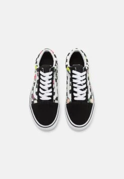 Vans Old Skool Unisex - Trainers - Black/White -Shoe Zone Store 352ab731f1414b74b77b382e8fdaef94