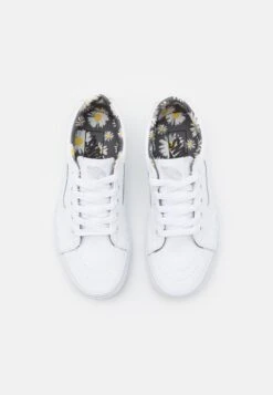 Vans Sk8-Low Unisex - Trainers - True White 9 Vans Sk8-Low Unisex - Trainers - True White -Shoe Zone Store 420b68579a414c58b066cc4fc77e3604