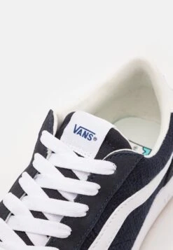 Vans CruzeUnisex - Trainers - Dark Navy/White -Shoe Zone Store 4833641a9afb496a970ac60b5f860114