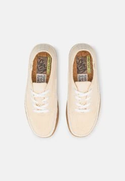 Vans Circle Vee Unisex - Trainers - Natural/Gum -Shoe Zone Store 4ff7b243b61f42afbbaa19904403a0e4