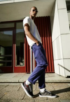 Vans Old Skool Unisex - Trainers - Tartan/Black -Shoe Zone Store 50d53d9e15624b70aa80e15c43c604d0