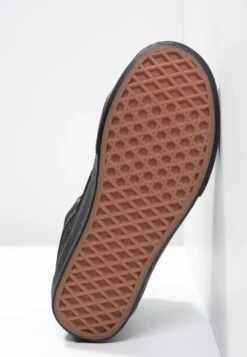 Vans Ua Sk8-Hi - High-Top Trainers -Shoe Zone Store 561f1e2a9b78489a82f1599594fcaca8