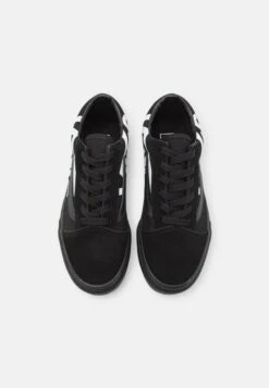 Vans Old Skool Unisex - Trainers - Black/White -Shoe Zone Store 57036de0024a4cec8c7d49568dd303f9