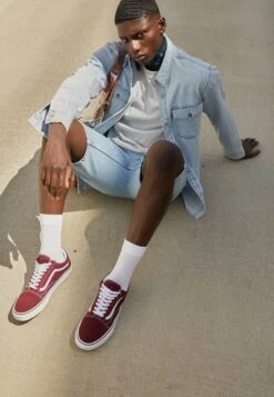 Vans Ua Old Skool - Trainers - Port Royale/True White -Shoe Zone Store 574cdc690fab4d1794a9a0294d0aa2c6