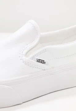 Vans Ua Classic Slip-On Platform - Trainers - True White -Shoe Zone Store 57c9abb097c74489832ade4801dcfc44
