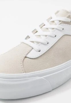 Vans Ua Bold Ni - Trainers - Marshmallow/True White -Shoe Zone Store 5fbbe46e255a496699531870e6411a89