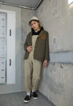 Vans Slip-Er 2 Unisex - Slip-Ons - Brown/Black/Off-White -Shoe Zone Store 6026a41659ec46be8393c892da8399d7