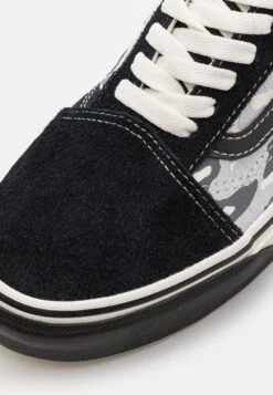 Vans Old Skool Unisex - Trainers - Grape Leaf/Marshmallow 15 Vans Old Skool Unisex - Trainers - Grape Leaf/Marshmallow -Shoe Zone Store 66018747b4cd4d0f927f63d67a68eb57