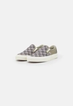 Vans Classic Slip On Unisex - Slip-Ons - Geo Trek Olive 8 Vans Classic Slip On Unisex - Slip-Ons - Geo Trek Olive -Shoe Zone Store 661b91fa25554154ae8478b9bc28c2c5