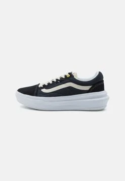 Vans Ua Old Skool Overt Cc - Trainers