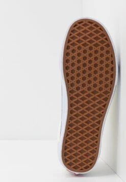 Vans Ua Old Skool - Trainers - Classic White/True White -Shoe Zone Store 68e7c278134244609e3698ca227dbe95