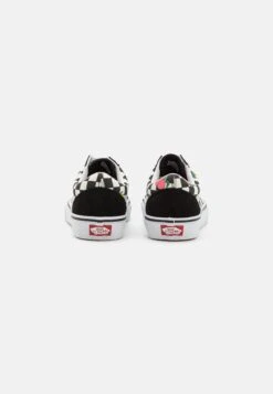 Vans Old Skool Unisex - Trainers - Black/White -Shoe Zone Store 6e670dbba2234d6590f03d9f0353f506