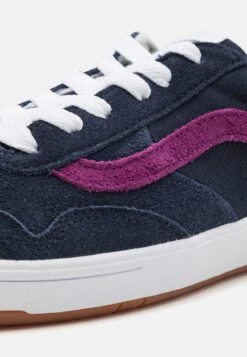 Vans CruzeUnisex - Trainers - 90'S Parisian Night/True White 11 Vans CruzeUnisex - Trainers - 90'S Parisian Night/True White -Shoe Zone Store 73ed5e4db08c4a42afe260b386217f78