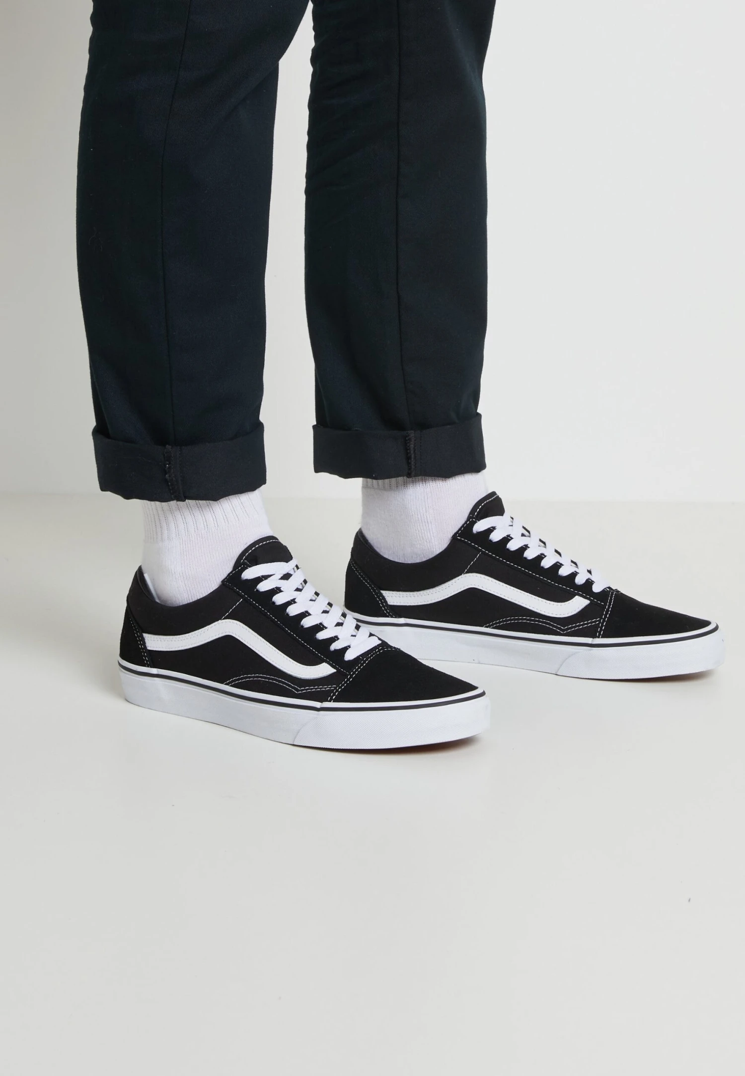 Vans Ua Old Skool Unisex - Trainers - Black 1 Vans Ua Old Skool Unisex - Trainers - Black