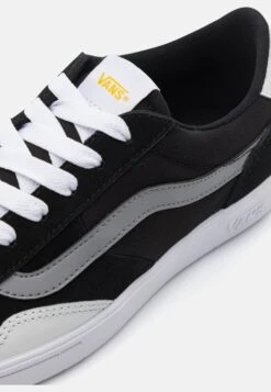 Vans CruzeUnisex - Trainers - Showcase Black/Multi 11 Vans CruzeUnisex - Trainers - Showcase Black/Multi -Shoe Zone Store 79cf81536d374ecf81b0d0a6c00c0b19