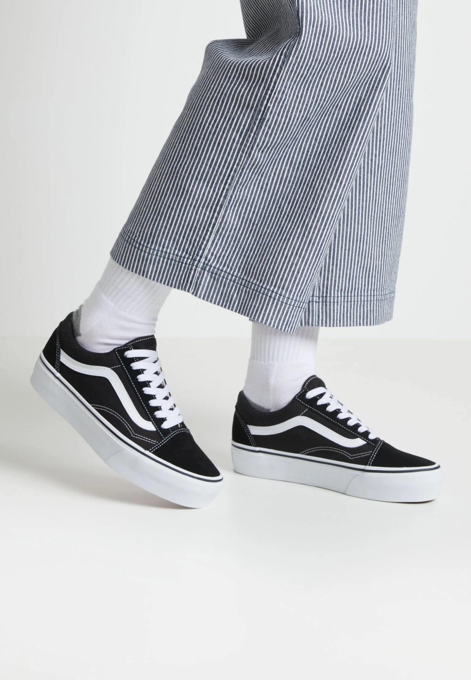 Vans Ua Old Skool Platform - Trainers - Black/White 1 Vans Ua Old Skool Platform - Trainers - Black/White