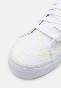 Vans Sk8-Hi Unisex - High-Top Trainers - True White -Shoe Zone Store 8283fe7f57e140ceaf0a7f4832e8607b