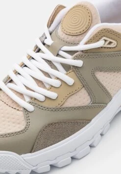 Vans Amzn Trailhead Unisex - Trainers - Rover French Oak -Shoe Zone Store 884aee35ab6547bc928fd1072640d2b3