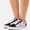 Vans Old Skool Unisex - Trainers - Black