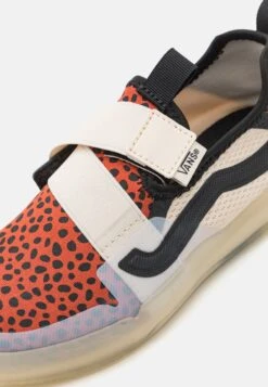 Vans Strker Ultimatewaffle Unisex - Trainers - Pop Cream/Black -Shoe Zone Store 8a1e224ff0544f3cbfcaa9222fb74de8