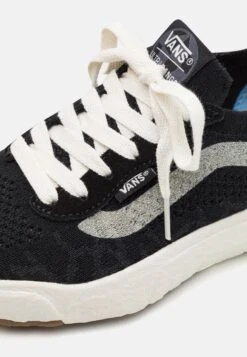 Vans Ua Ultrarange Vr3 - Trainers -Shoe Zone Store 8af5336eca9d48349d3d81fb9cd8d6f8