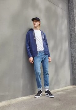 Vans Ua Sk8-Mid Reissue - High-Top Trainers - Black/True White -Shoe Zone Store 8b9981d5b6f64a3f957e025ebaed3823