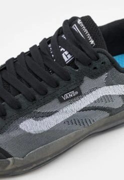 Vans Evdnt Ultimatewaffle Unisex - Trainers - Black/White -Shoe Zone Store 8dfacdb867144db29ec6b57b1d59b6de