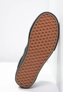 Vans Ua Old Skool Unisex - Trainers - Black -Shoe Zone Store 9000a90b5bca4eb88e6476f96b8816f3