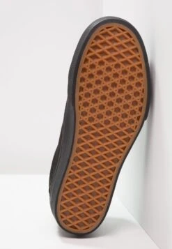 Vans Ua Old Skool Platform - Trainers - Black -Shoe Zone Store 97bbfb56c1b4487889504d432d672b60