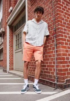 Vans Mid Skool 37 Unisex - High-Top Trainers - Darkest Spruce/True White -Shoe Zone Store 9da39781c7074ccc9cd85df30feab4f9