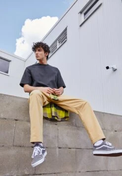 Vans Ua Old Skool - Trainers - Pewter/True White 11 Vans Ua Old Skool - Trainers - Pewter/True White -Shoe Zone Store a04308495d7845588356ef74bd81af1a