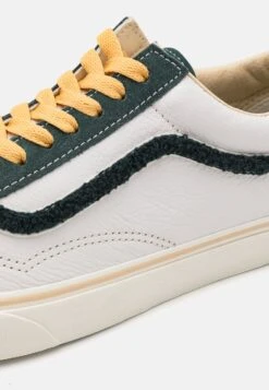 Vans Ua Old Skool Unisex - Trainers - Darkest Spruce -Shoe Zone Store a422384b787c4f06ae510d3769c54f29