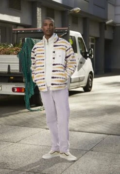 Vans Old Skool Unisex - Trainers - Creme -Shoe Zone Store a797ce4a1ae24919be7a68acc741d0e6