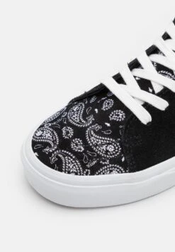 Vans Sk8 Low Unisex - Trainers - Black -Shoe Zone Store ba2015a71869481ab4b321eb5da77ae9