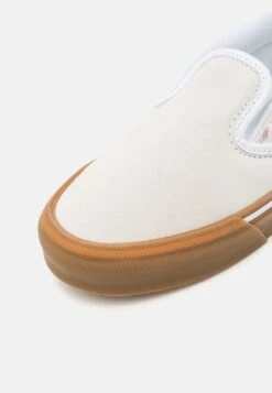 Vans Knu Slip Unisex - Slip-Ons - White -Shoe Zone Store d61c96a0af6c4999a4f343ca076ce12e