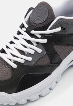 Vans Amzn Trailhead Unisex - Trainers - Rover Gray/Black -Shoe Zone Store da136927e5d34ef8951dd160827d73dc