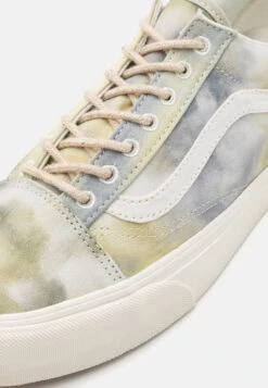 Vans Old Skool Vr3 Unisex - Trainers - Green -Shoe Zone Store da4a29d62c584637b848fbd085aa4810