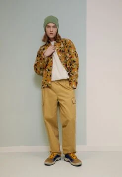 Vans Ultrarange Exo Mte-1 Unisex - Trainers - Butternut/Moss Gray -Shoe Zone Store dc397eeb76df48cd98b3f28de1ab3feb