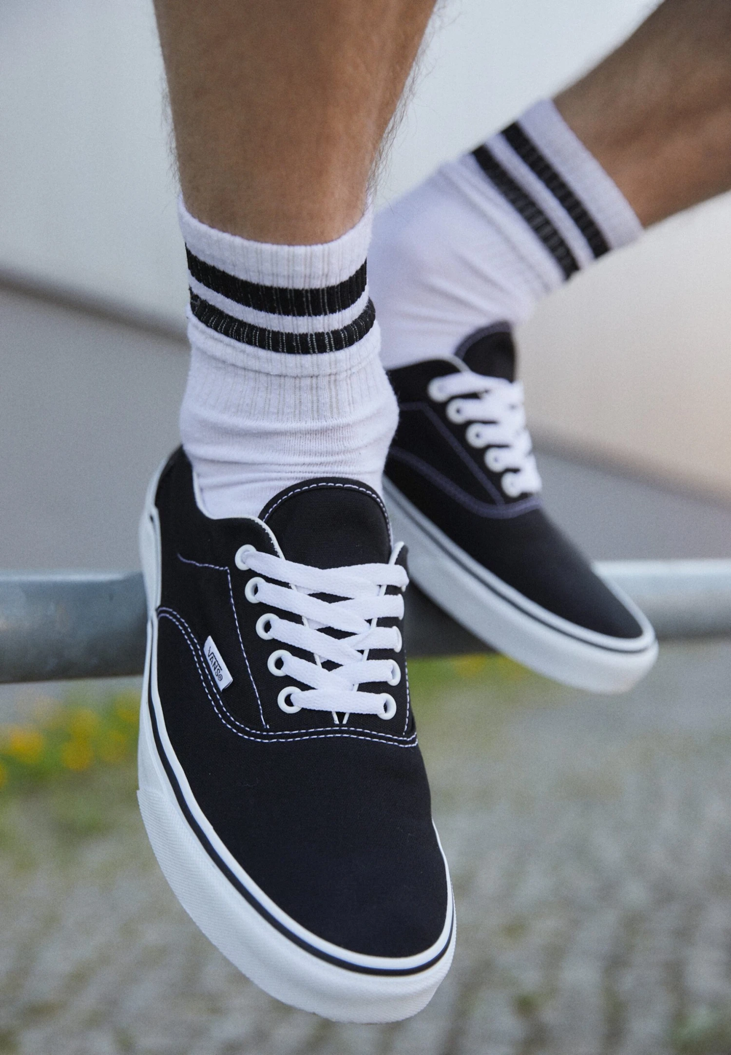 Vans Ua Era - Trainers - Black 2 Vans Ua Era - Trainers - Black - Image 2