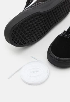 Vans Old Skool Unisex - Trainers - Black/True White 11 Vans Old Skool Unisex - Trainers - Black/True White -Shoe Zone Store e0e91fbf4cbc47139b5e6e93384911b1